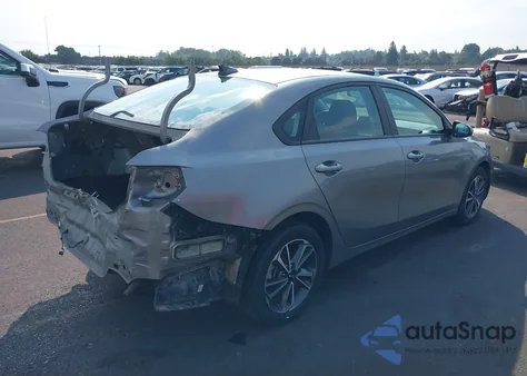 2022 Kia Forte Lxs z USA, uszkodzony, nr VIN 3KPF24AD3NE457199